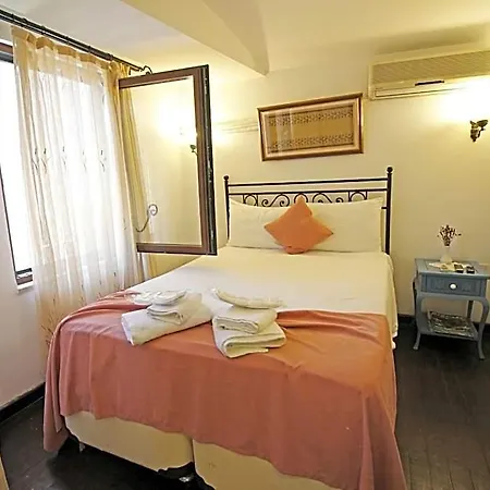 Oeykue Butik 3*